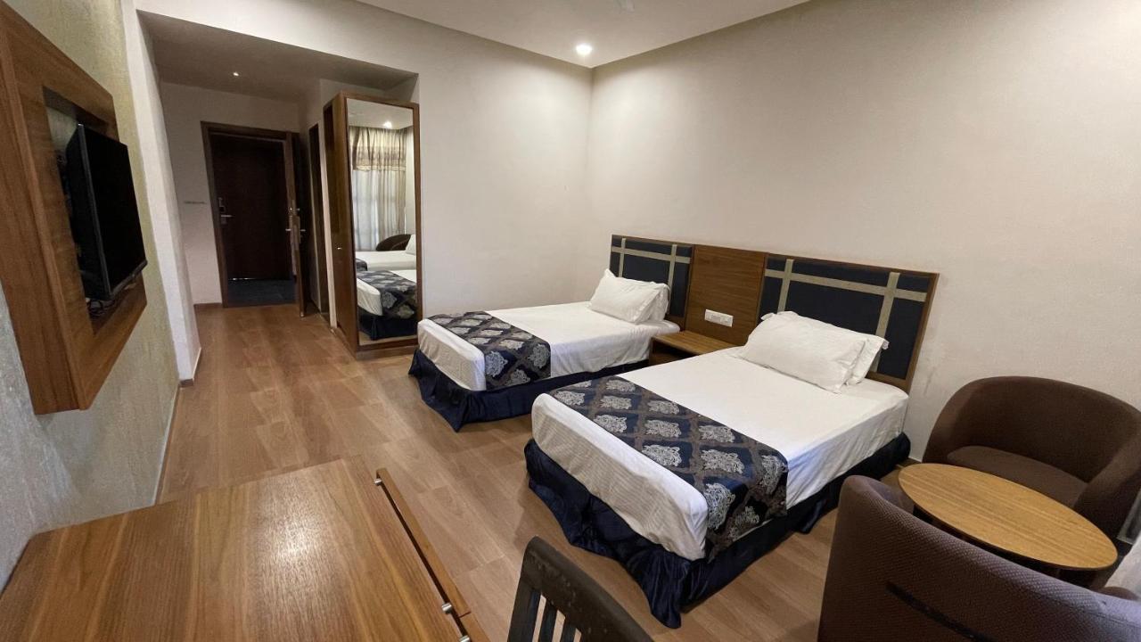 Heaven 7 Hotel & Resort Himatnagar Zewnętrze zdjęcie