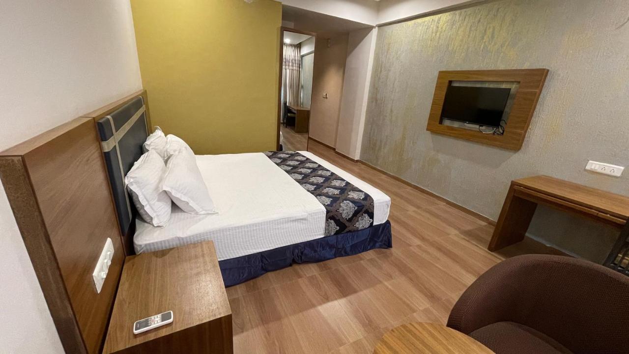 Heaven 7 Hotel & Resort Himatnagar Zewnętrze zdjęcie