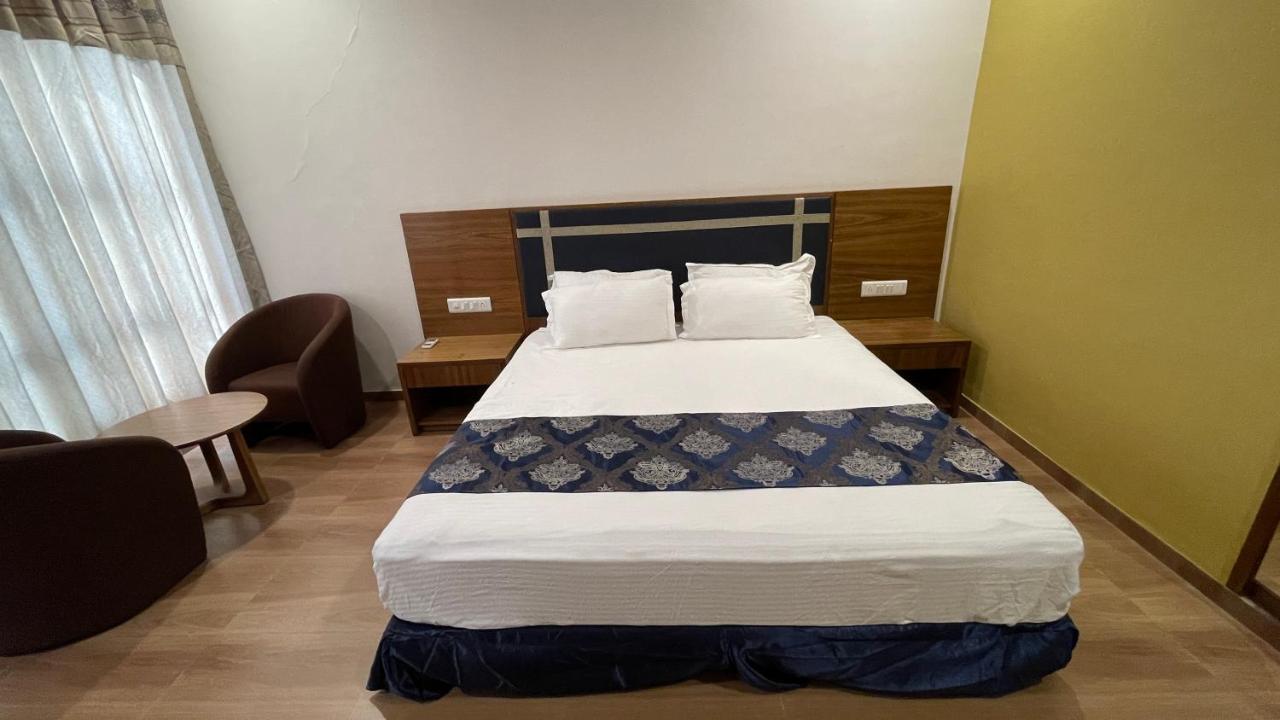 Heaven 7 Hotel & Resort Himatnagar Zewnętrze zdjęcie