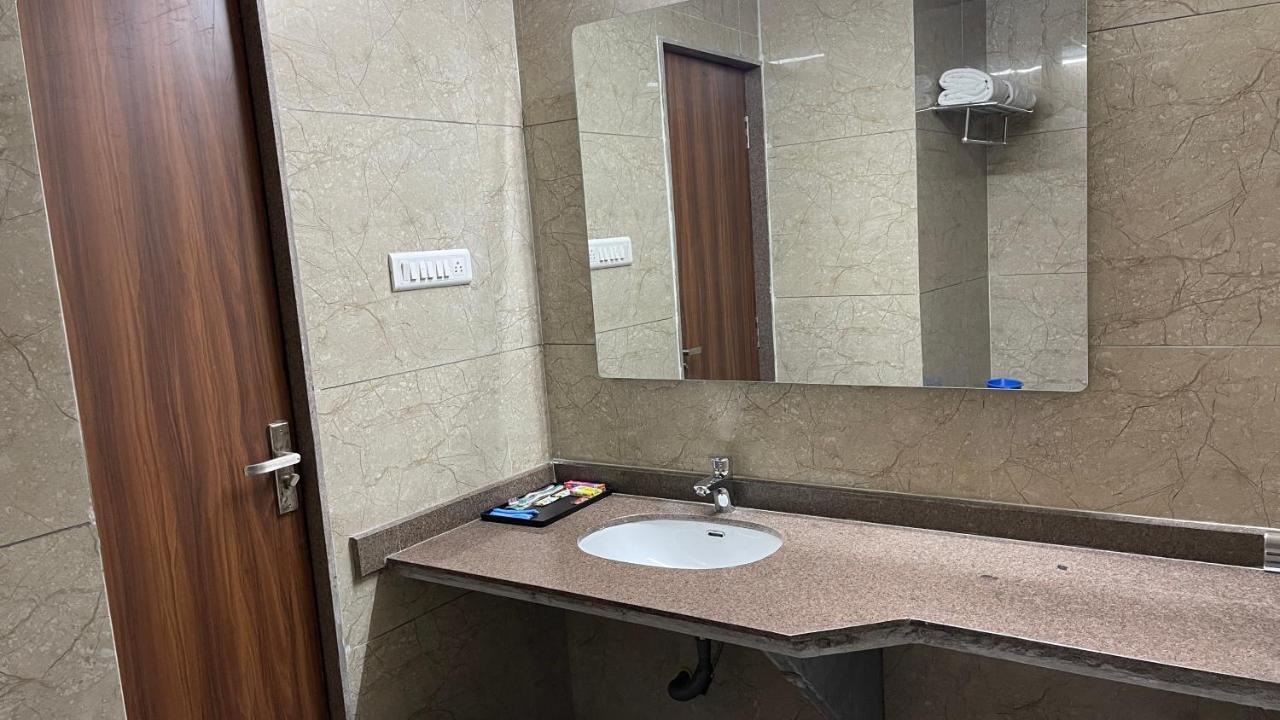 Heaven 7 Hotel & Resort Himatnagar Zewnętrze zdjęcie