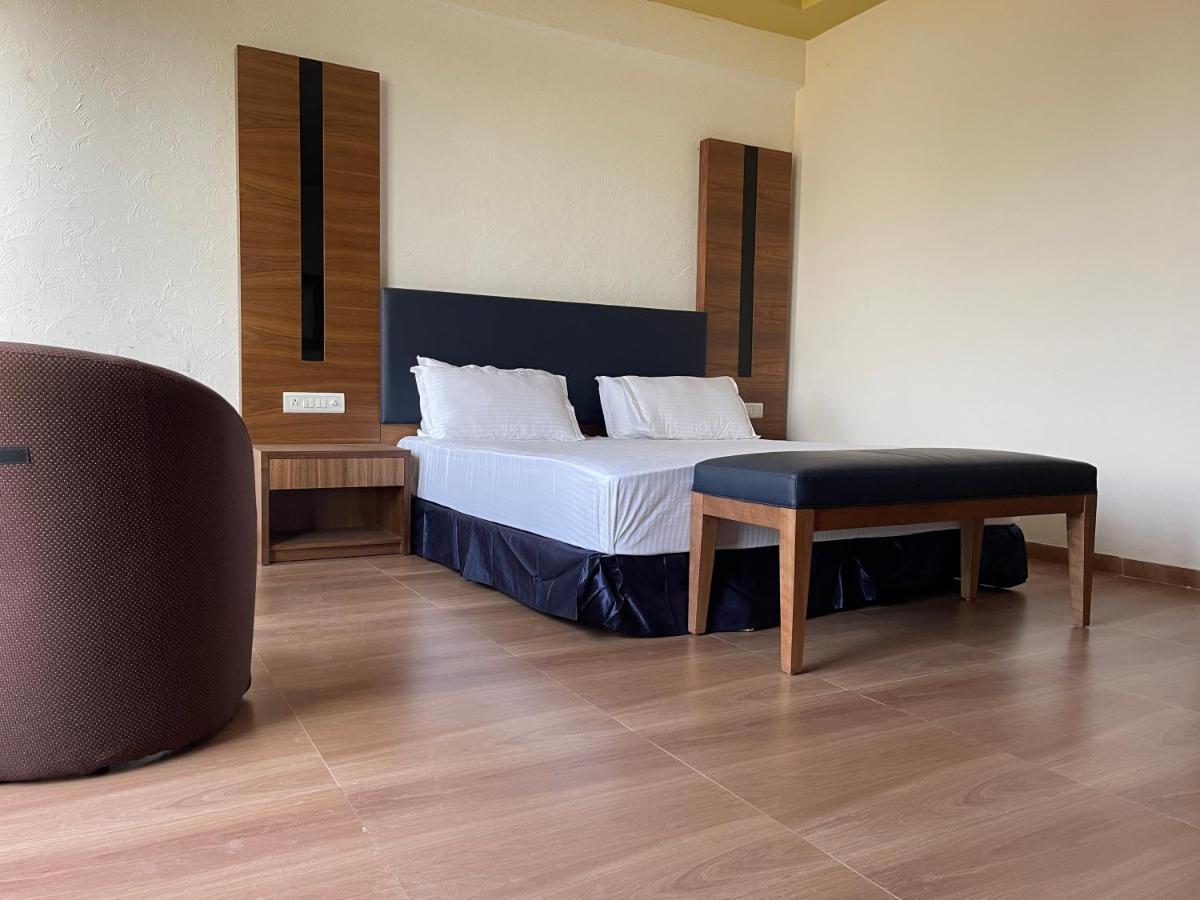 Heaven 7 Hotel & Resort Himatnagar Zewnętrze zdjęcie