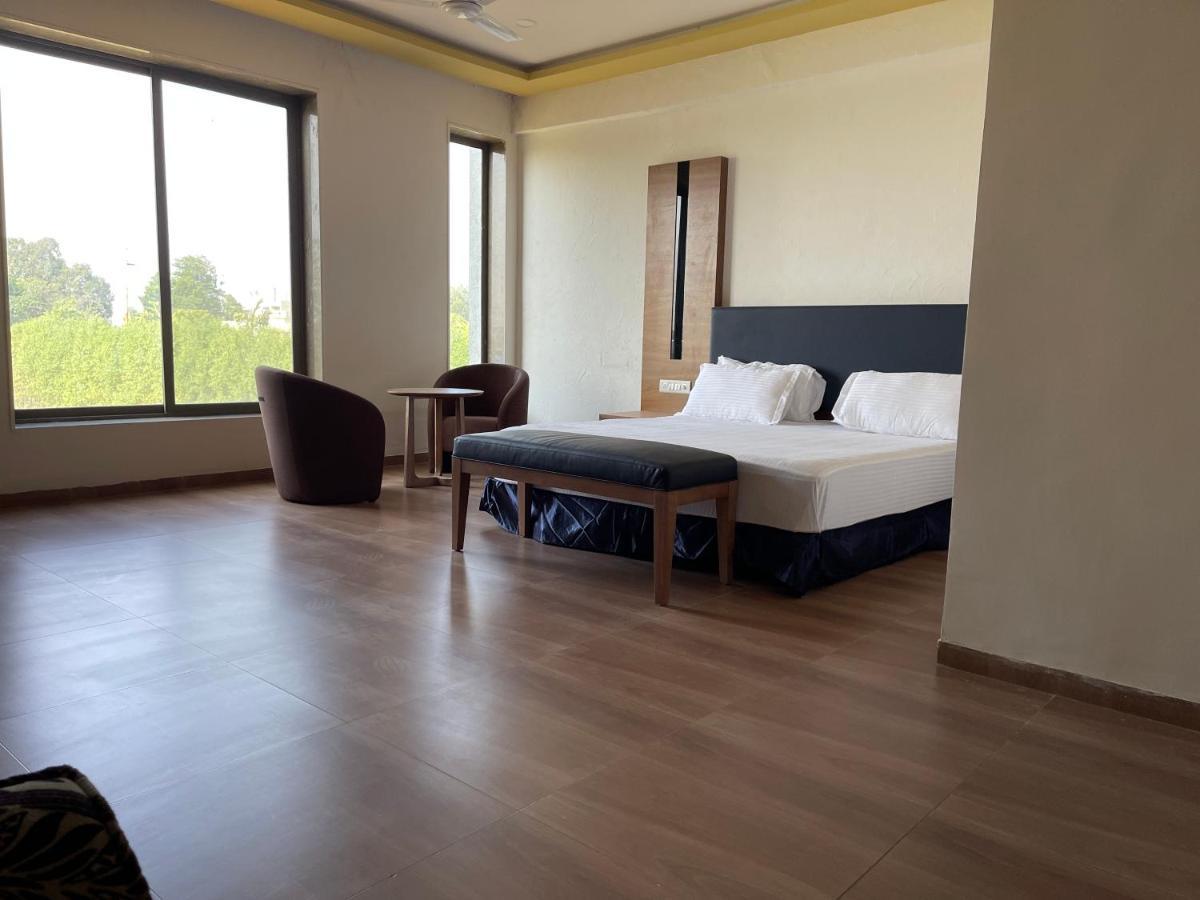 Heaven 7 Hotel & Resort Himatnagar Zewnętrze zdjęcie