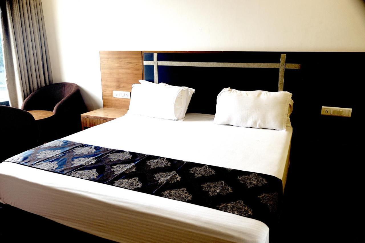 Heaven 7 Hotel & Resort Himatnagar Zewnętrze zdjęcie
